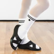 Load image into Gallery viewer, Gliss - Women's Vintage Half Calf Socks